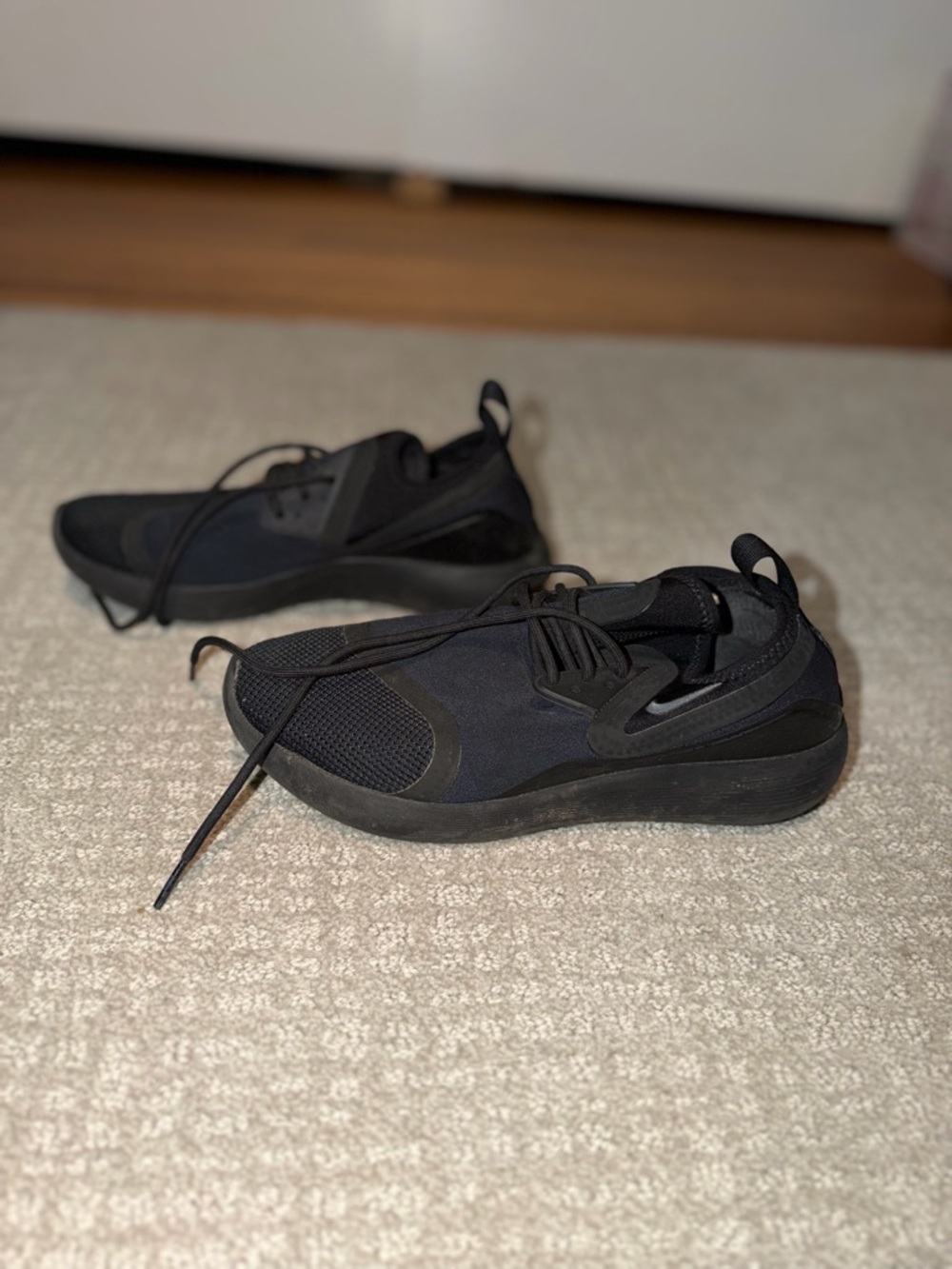 Nike Women’s Low Top Lunacharge Running Sneaker Shoes Size 10